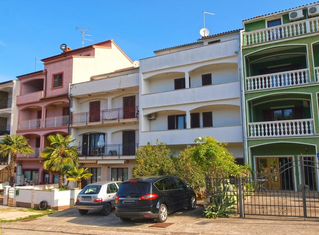 Apartments Dubravka 1315 Vrsar Exterior photo
